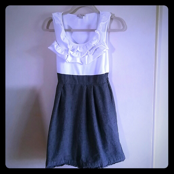 Be Bop Dresses & Skirts - 🌴Host Pick🌴Sleeveless Dress with Ruffle Detail